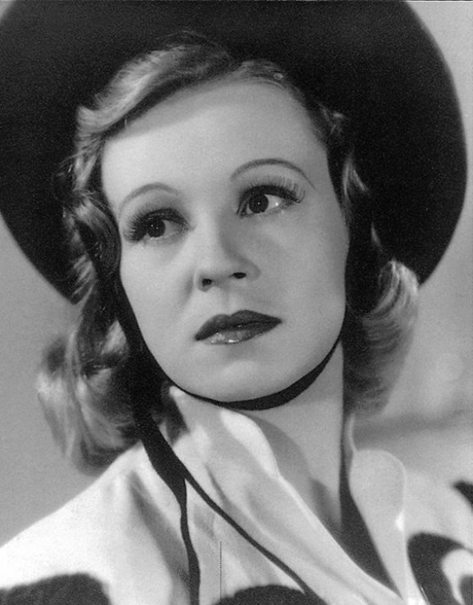 Nataša Gollová chodila také s nacistou, po válce za to trpěla.