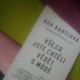 Publikace Vše, co jste chtěli vědět o módě vás nadchne a vtáhne do světa materiálů, střihů a látek