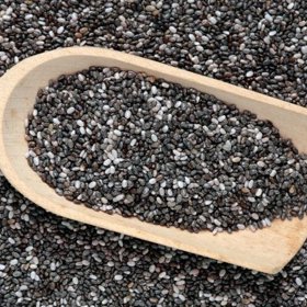 Chia semínka obsahují vápník, fosfor, hořčík a bílkoviny. Mohou být proto velmi vhodným doplňkem stravy pro člověka s intolerancí na mléko a produkty z něj.