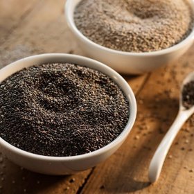 Chia semínka patřila v minulosti k hlavním potravinám bájných Aztéků, pro které znamenala důležitý příjem energie. Semínka konzumovali samotná i v nápojích, mletá na prášek nebo jako směs s obilninami. 