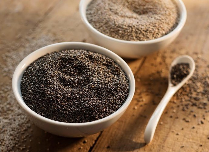 Chia semínka patřila v minulosti k hlavním potravinám bájných Aztéků, pro které znamenala důležitý příjem energie. Semínka konzumovali samotná i v nápojích, mletá na prášek nebo jako směs s obilninami. 