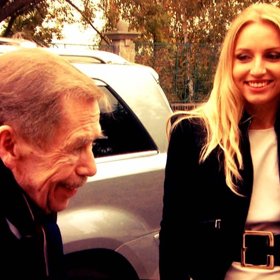 Bývalý prezident měl slabost pro krásné ženy.