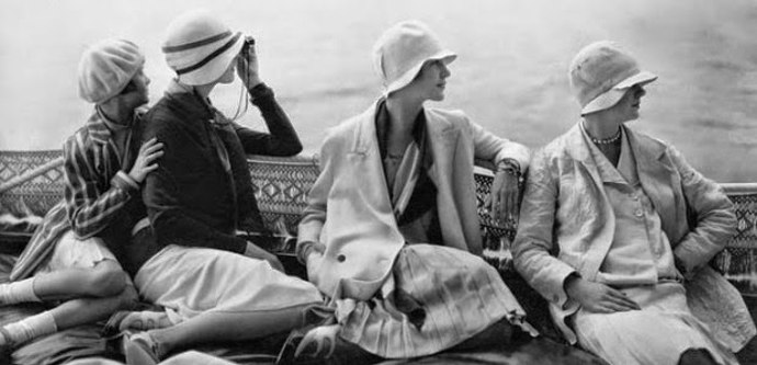 Každá žena si nechávala šít šaty na míru.