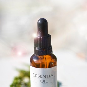 Chladné počasí si můžete plně vychutnat zpoza zavřeného okna domova. Pomoci vám mohou vonné olejíčky.