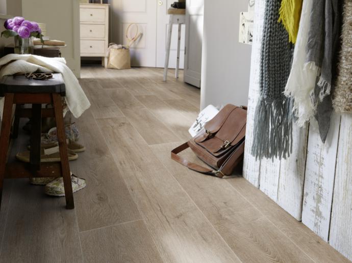 Dnešní "lina" jsou k nerozeznání od dřevěných podlah.