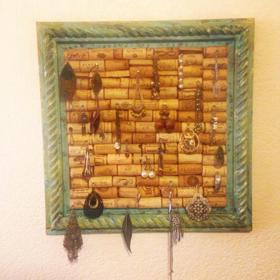 3. Věšák na šperky.