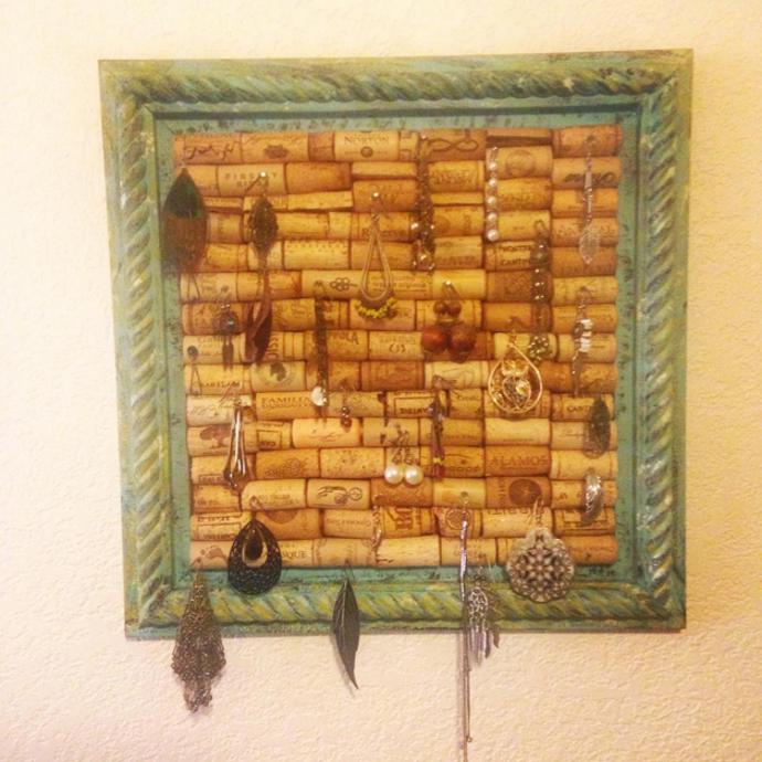 3. Věšák na šperky.