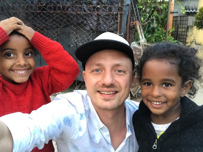 Ondra při svých cestách po světě.