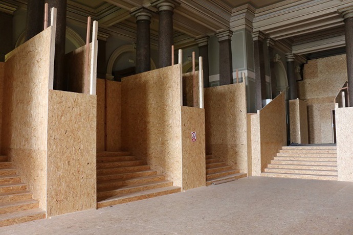 Bednění vstupní haly.