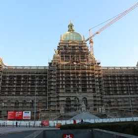 Toto lešení zdobilo Národní muzeum dlouhé měsíce.