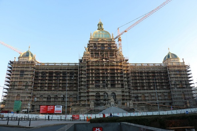 Toto lešení zdobilo Národní muzeum dlouhé měsíce.