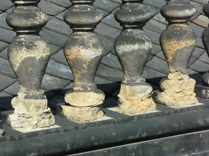 Zábradlí před rekonstrukcí.