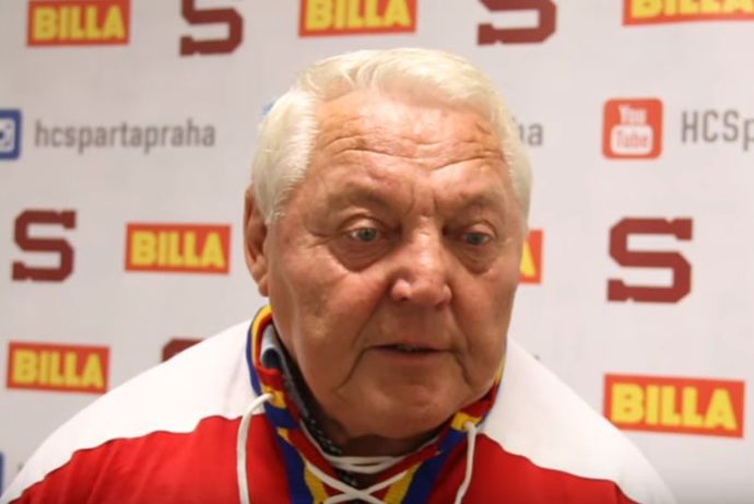 V klubu Sparty stále drží rekord v počtu branek za sezonu; nastřílel jich 39.