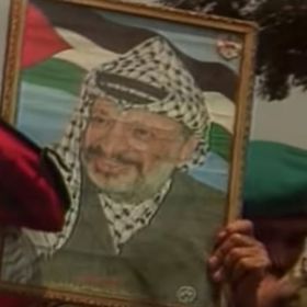 Vdova po Arafatovi Suha požádala o provedení pitvy.
