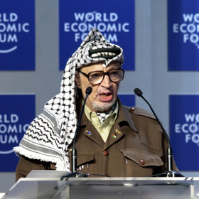 Po rozboru věcí, které měl s sebou Arafat v nemocnici, v nich experti našli stopy po poloniu.