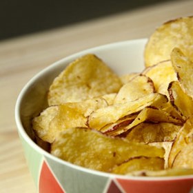 Dietologové doporučují nahradit popcornem jiné, méně přínosné pochoutky, jako jsou např. brambůrky.