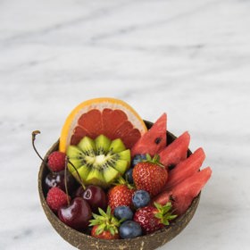 Jednoduché sacharidy ve formě džusů, slazených nápojů, sladkostí nebo cukru poskytují našemu tělu energii okamžitou.