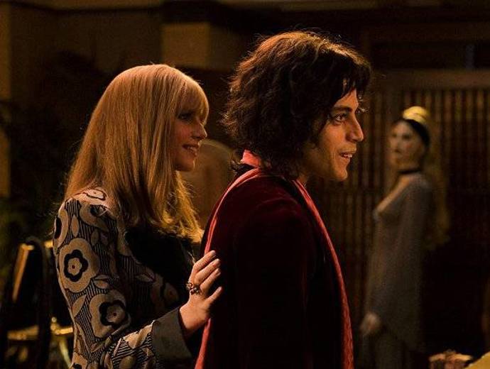 Zpěvákovi rodiče byli Pársové, tedy členové indické (původně perské) komunity, která vyznává zoroastriánské náboženství.

Zpěvákovi rodiče byli Pársové, tedy členové indické (původně perské) komunity, která vyznává zoroastriánské náboženství.