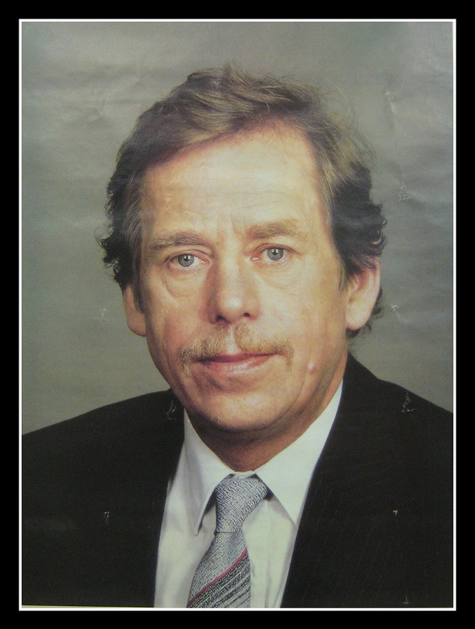 Václav Havel, první nekomunistický československý prezident a první český prezident.