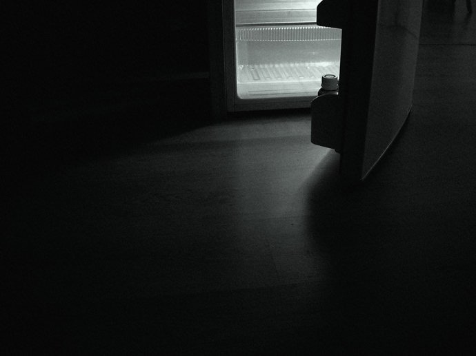 Lednici se večer vyhýbejte.