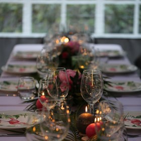 Bramborový salát, smažený kapr a řízky, rybí polévka, houbový kuba a cukroví. Tak vypadají typická česká vánoční jídla.