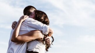 Odpouštím ti. Promiň. Omlouvám se. Nejtěžší slova, která když vyslovíte, posunete se zas o krůček dál.