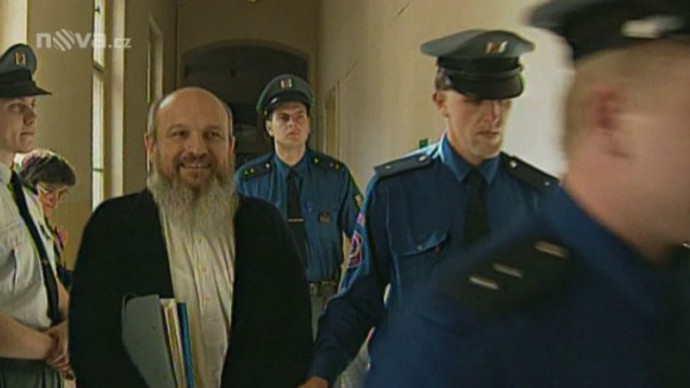 Sériový vrah neustále tvrdil, že je nevinný.