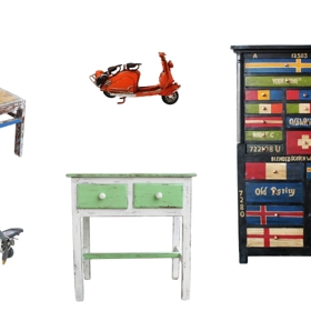 Zleva: židle Bali s nápisy: 4 900 Kč (jediný kus!), motorka: 413 Kč (jediný kus!), vlajková skříň: 35 500 Kč, letadlo: 343 Kč (jediný kus!), stolek se šuplíky: 4 620 Kč (jediný kus!); vše Homelove.cz.