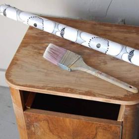 Pokud nechcete natírat, můžete použít tapetu