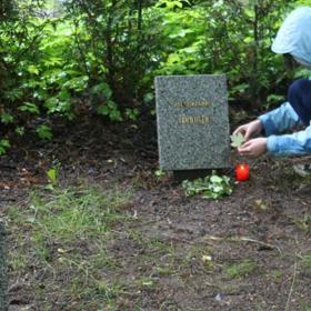 Na dětském hřbitově v Ďáblicích najdete několik desítek dětských tělíček, které zabil komunismus