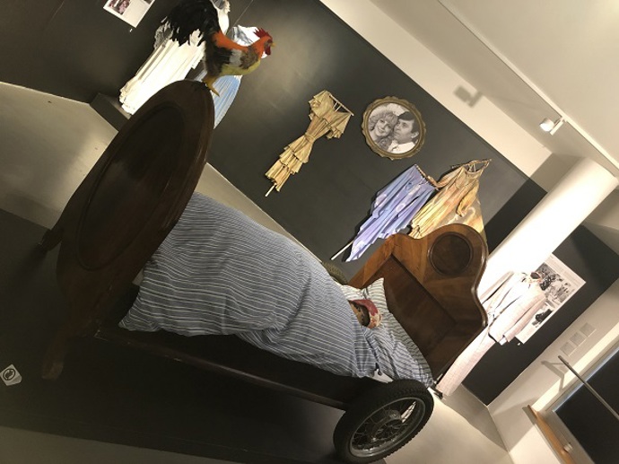 Věrohodná postel babky z komedie Zdeňka Trošky