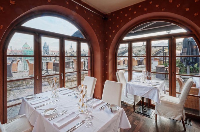 Kampa Park je vyhlášenou gurmánskou restaurací. Potkat zde můžete i celebrity