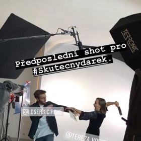 Tereza Voříšková vytáhla na přítele sekáček na maso.