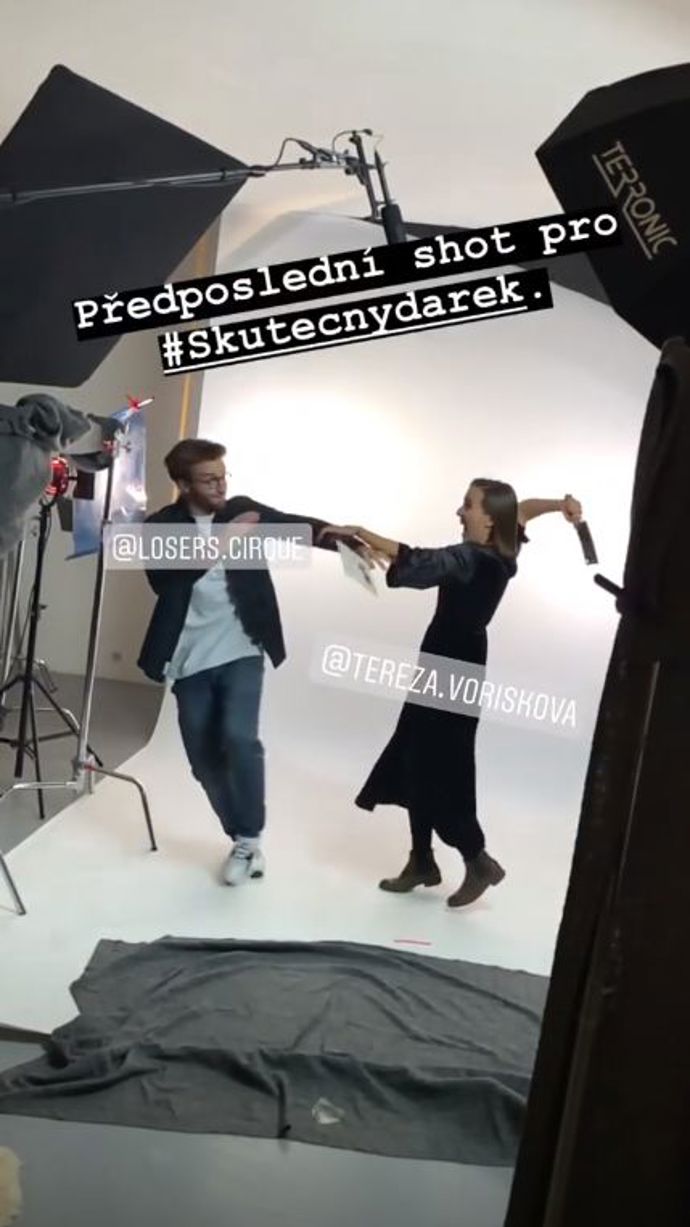 Tereza Voříšková vytáhla na přítele sekáček na maso.