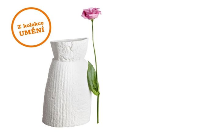 Maxim Velčovský je známý český designér jehož tvorba je prezentována i ve slavném Centre Pompidou v Paříži. Vy si můžete koupit jeho vázu.