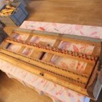 Po odstranění kláves a černého laku