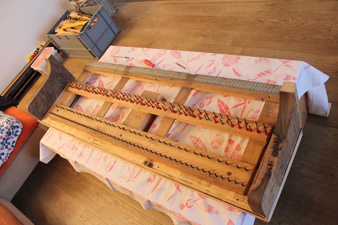 Po odstranění kláves a černého laku