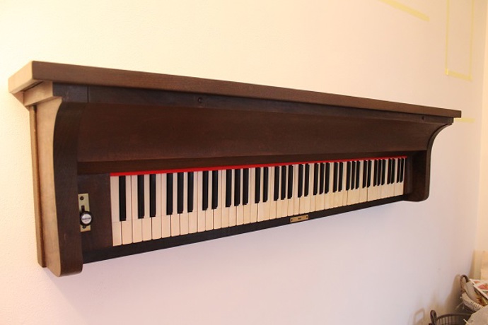 Finále! Konečný vzhled police po ošetření včelím voskem