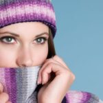 Nesmrtelná kombinace fialové a šedé je na zimním oblečení velmi oblíbená