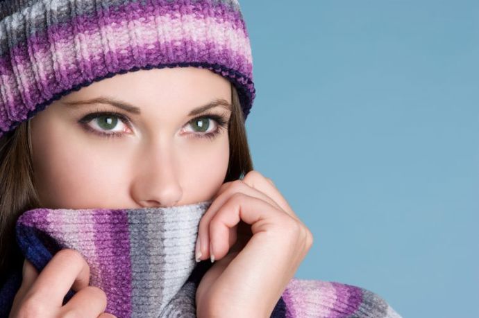 Nesmrtelná kombinace fialové a šedé je na zimním oblečení velmi oblíbená