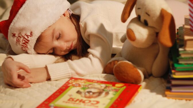 Krásná a zábavná knížka je pro dítě nejvhodnější dárek.