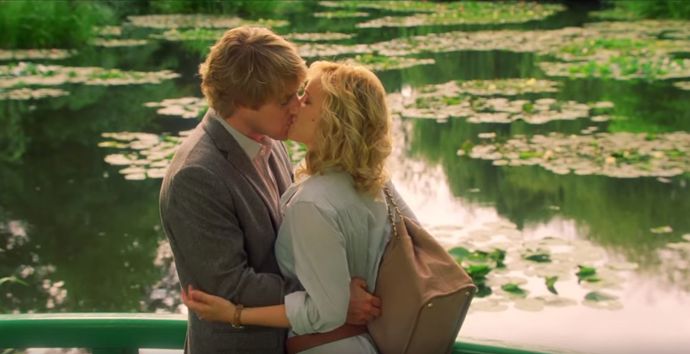 Půlnoční zážitky Owena Wilsona mu odhalí Paříž v jiném světle a ovlivní nejen jeho budoucí život. Film Půlnoc v Paříži.