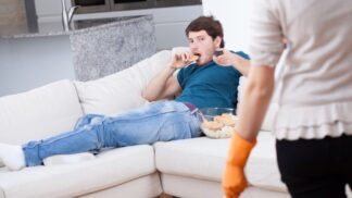 Voláme raději manželovi nebo odborníkovi?