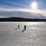 Ne vždy je tloušťka ledu taková, aby vydržela váhu auta.