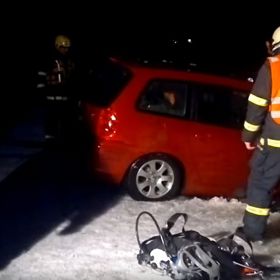 Hasiči pak stráví vytahováním hodiny.