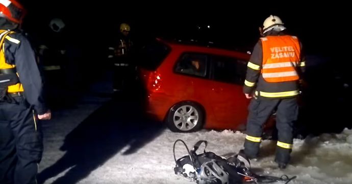 Hasiči pak stráví vytahováním hodiny.