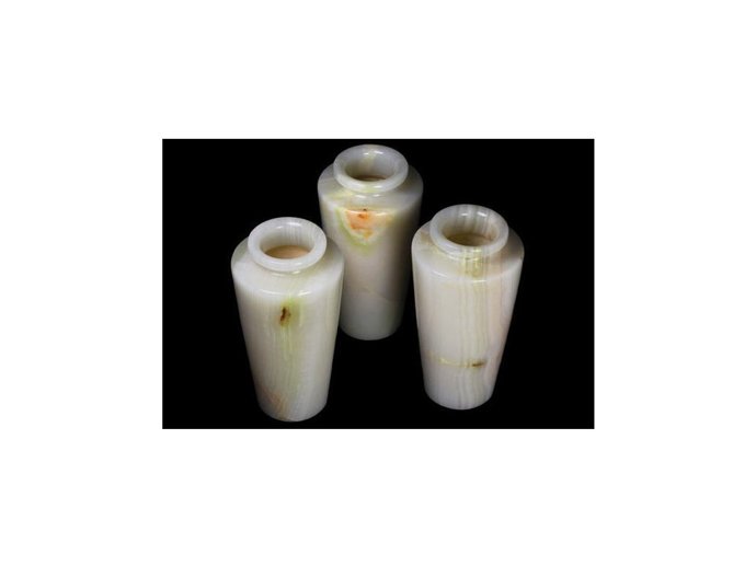 Vázy z onyxu zaplní celou místnost pozitivní energií.