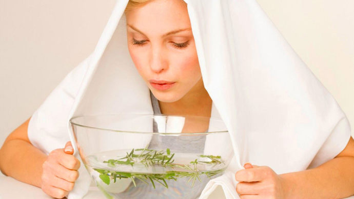 Inhalace je osvědčený způsob uvolnění nosu.