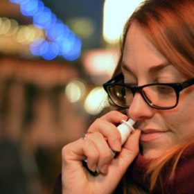 Pozor na nosní kapky, mohou přinést více škody než užitku.