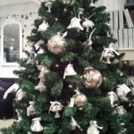 Jednobarevné stromečky jsou vhodné pro moderní bezdětné páry.